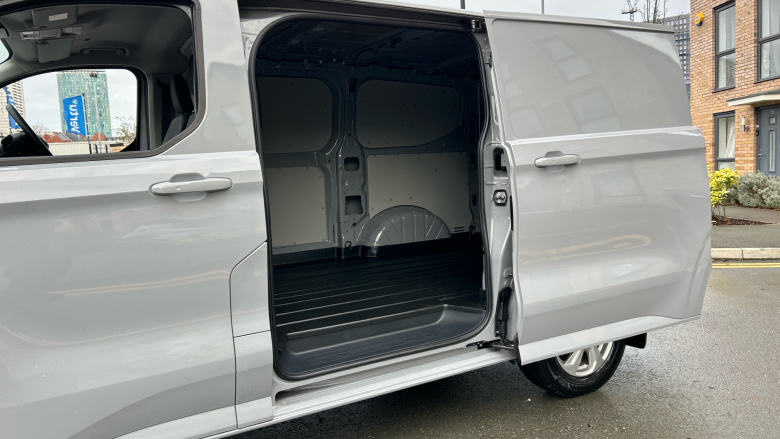 Ford Transit Custom E-320 L1 Rwd 100kW 65kWh H1 Van Limited Auto